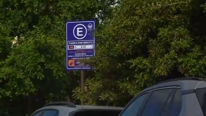 Hasta $1.800 por hora: Turistas sorprendidos por alzas en las tarifas de los estacionamientos en zonas costeras