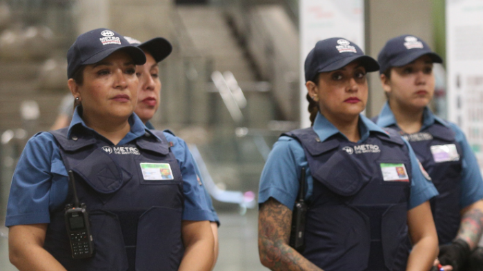 Metro aumenta la dotación de mujeres vigilantes: Erradicar el comercio informal será su principal misión