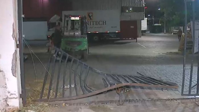 15 delincuentes robaron bodega en Renca: Guardia relató que 