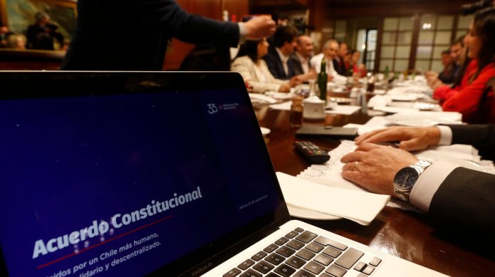 ¿Los cumples? Los 2 requisitos fundamentales para ser uno de los expertos que diseñen la nueva Constitución