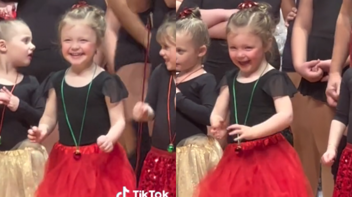 La importancia de estar ahí: Niña se vuelve viral con tierna reacción al ver a sus padres en su acto escolar