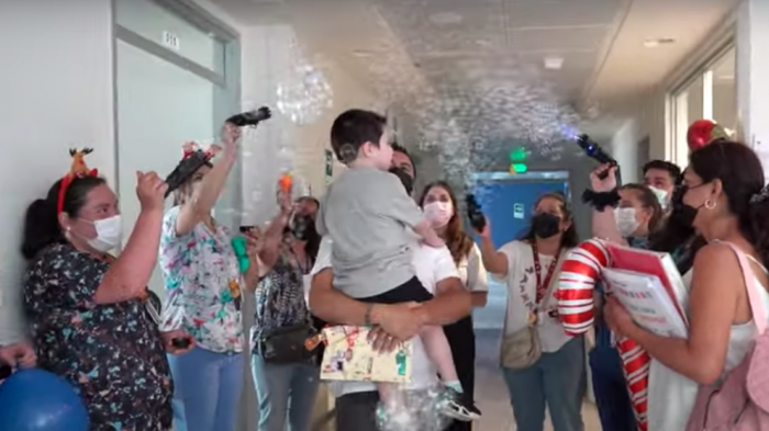 Niño de 4 años fue dado de alta tras estar dos en el hospital: Podrá pasar Navidad en su casa en Viña del Mar