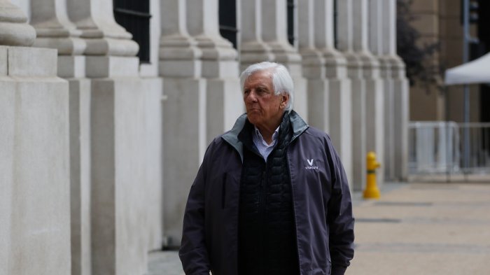 Caso Vitacura: ¿Cuál era la dinámica de los supuestos millonarios desvíos de fondos del ex alcalde Torrealba?