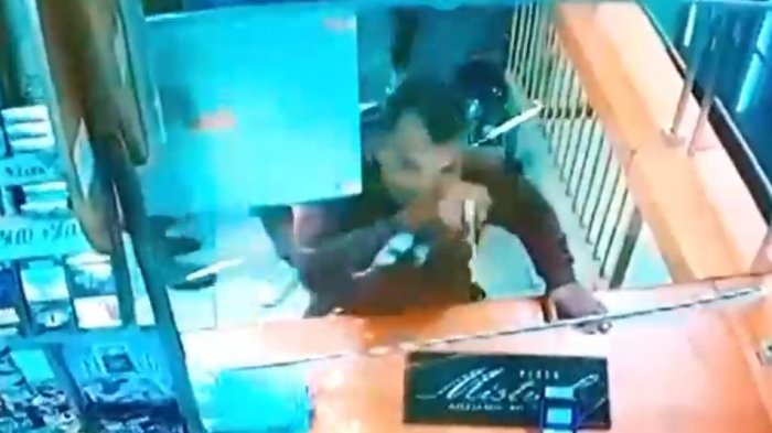 Botilleros fueron atacados con machete por pedir el carnet en venta de alcohol: 