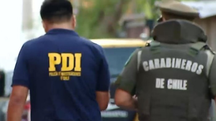 Hombre murió baleado en plena vía pública: Sujetos le dispararon mientras limpiaba su auto en Puente Alto