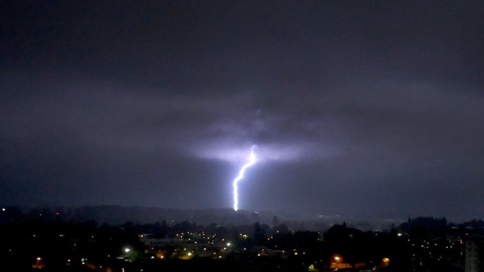Emiten alerta por posibles tormentas eléctricas en cuatro regiones del país para este sábado