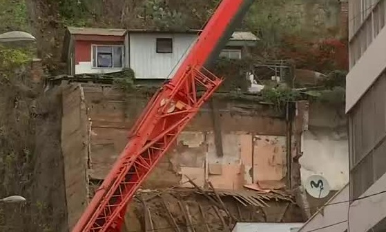 Por falta de mantención y riesgo de derrumbe: Orden de demolición para más de 200 viviendas en Valparaíso