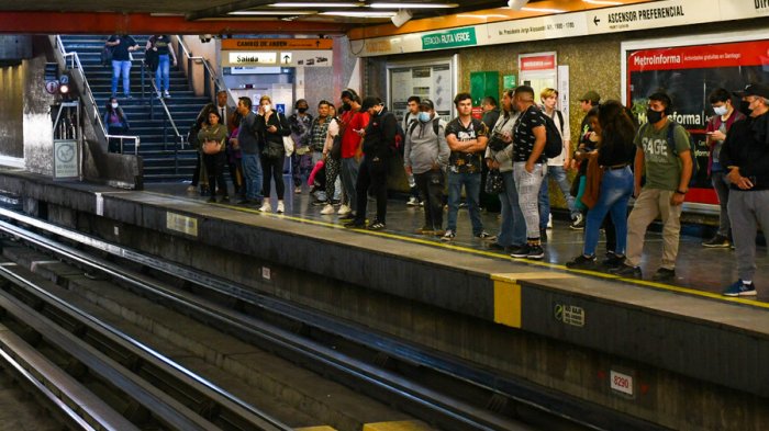 Por persona en la vía: Metro suspendió temporalmente las funciones en cuatro estaciones de la Línea 1