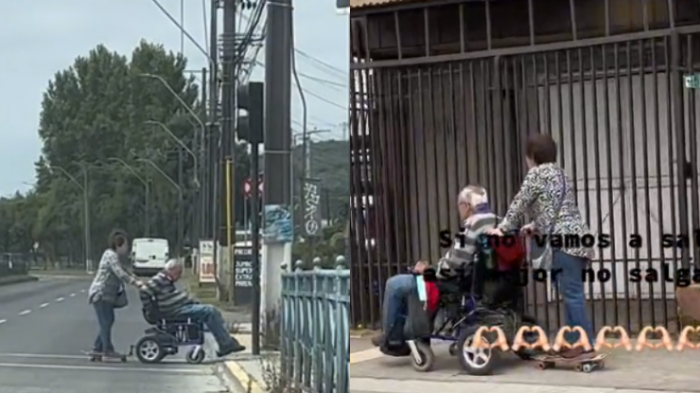 Abuelitos se vuelven virales por especial forma de salir a pasear: Ella en 