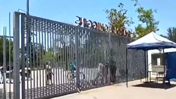 Ambulantes agredieron a guardias del Parque O'Higgins: Pretendían instalarse a las afueras del Movistar Arena