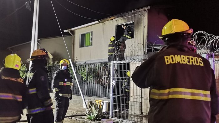 Madre e hijo murieron en incendio en Ovalle: Una joven se salvó lanzándose de un segundo piso