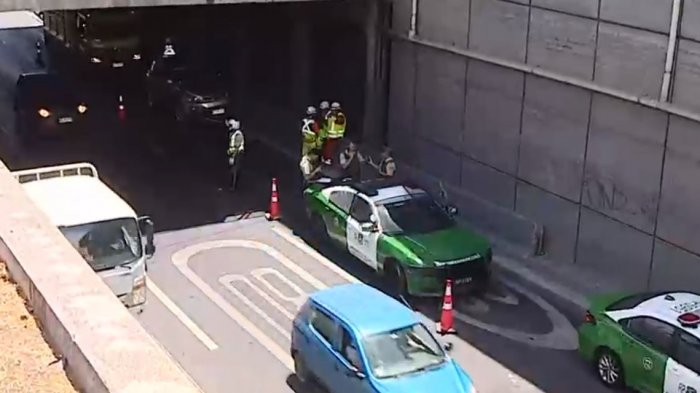 Persecución en Autopista Central: Dos detenidos y un carabinero herido tras balacera por robo de vehículo