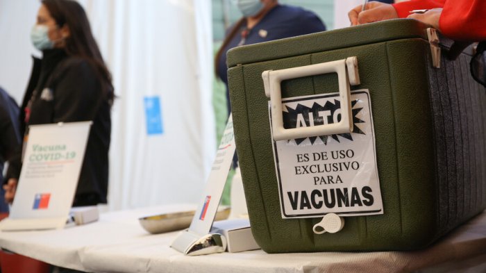 Revisa si estás incluido: Amplían rango etario y grupos de vacunación para dosis bivalente contra el COVID-19