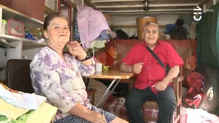 Adultos mayores tienen pensión de $170 mil, les subieron el arriendo y ahora viven en camión