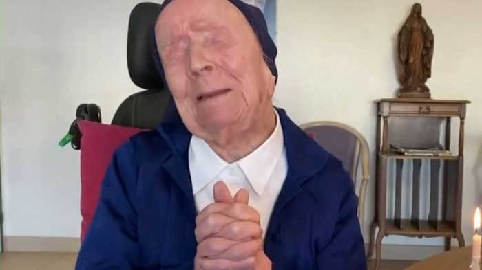 La mujer más longeva del mundo murió mientras dormía: Nació en 1904 y era monja