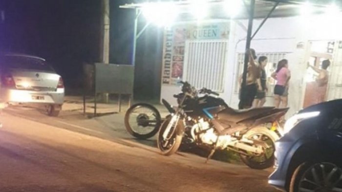 Policía frustró a balazos asalto en almacén de su familia en Argentina: Delincuentes terminaron muertos