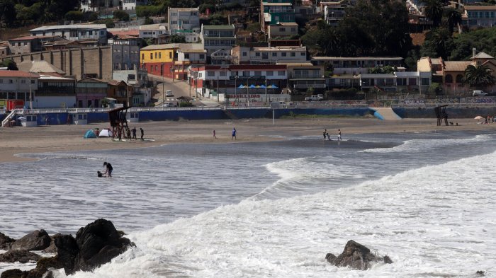 Incluye Pichilemu y Algarrobo: Las 10 playas de Chile podrían desaparecer en 10 años, según estudio