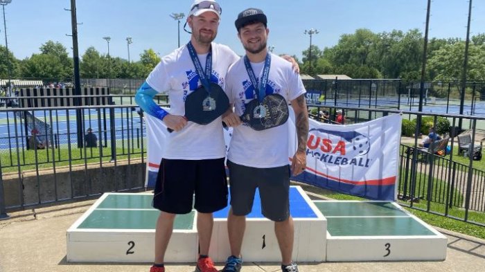 Joven padre sufrió 3 accidentes cerebrovasculares al girar su cabeza muy rápido: 