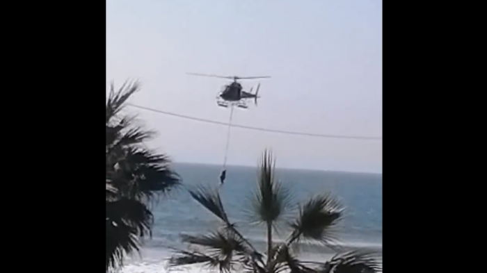 Los sacaron en helicóptero: Captan rescate de tres personas desde playa de La Serena