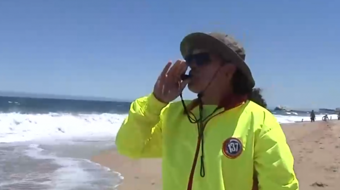 Desde actitudes temerarias hasta consumo de alcohol: Así es el día a día de un salvavidas