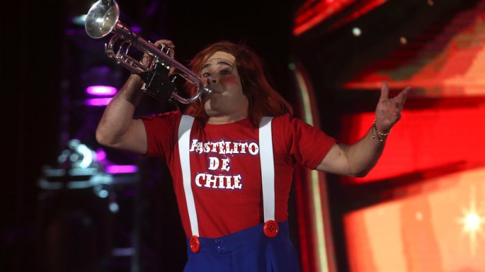 Pastelito se defendió tras ser acusado de lanzar chiste xenófobo en pleno show: 