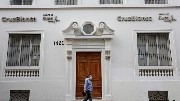 Isapres en jaque: Cómo se gestó la crisis, qué dicen las aseguradoras, el gobierno y qué está en juego