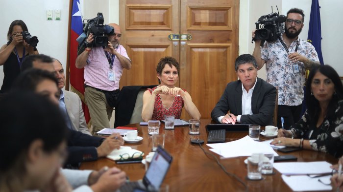 Con reuniones en La Moneda junto a ex autoridades: Así fue el despliegue del Gobierno en medio de la emergencia