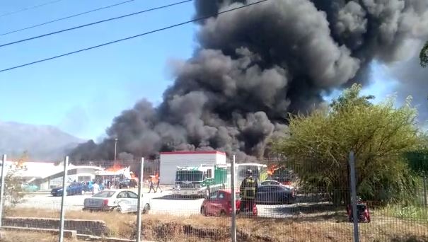 Reportan incendio estructural en empresa Dole de Codegua: Bomberos ya trabaja en el lugar
