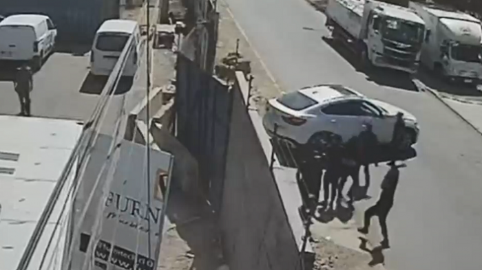 Violento intento de asalto a bodega en Renca: 15 delincuentes quisieron ingresar mediante el alunizaje