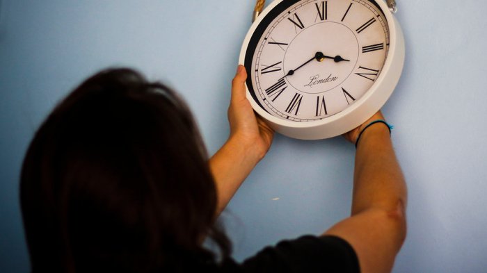 Cambio de hora en Chile: Revisa cuándo deben atrasarse los relojes este 2023