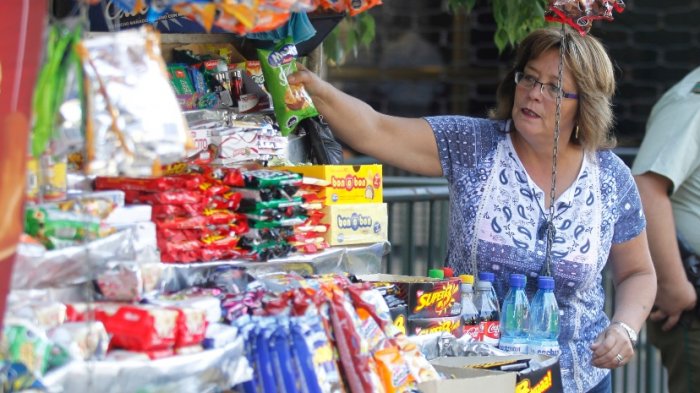 Incluso más de $500 mil: Revisa todas las ayudas económicas que pueden recibir las mujeres en marzo