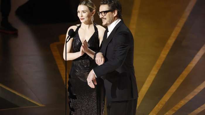 Junto a Elizabeth Olsen: Pedro Pascal fue presentador de la categoría Mejor Corto Documental en los Oscar 2023