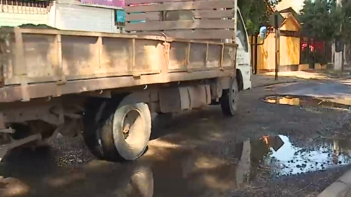 Hay más de 500 mil: Agrupación sondeó cantidad de hoyos en calles de las distintas comunas de Santiago