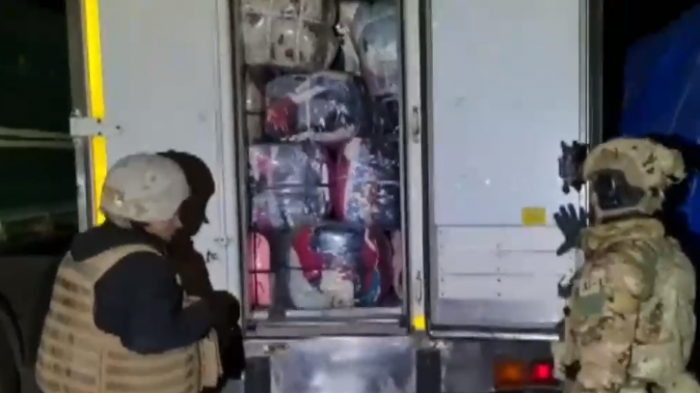 Dos camiones con fardos de ropa usada escondían armas de alto calibre: Cruzaron la frontera desde Bolivia