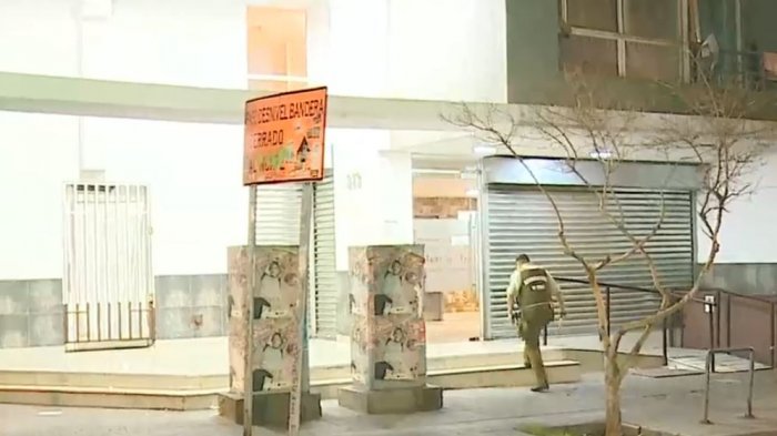 Investigan asesinato de hombre dentro de un departamento en Santiago: Desde Fiscalía apuntan a ejecución