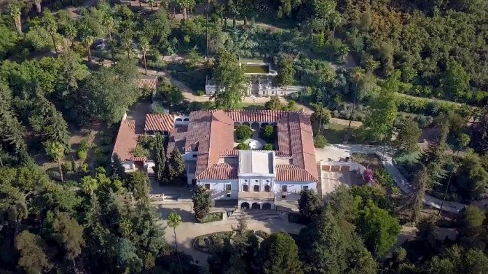 Este es el precio y así luce la casa en venta más cara de Santiago: Tiene 7 salones y hasta una capilla