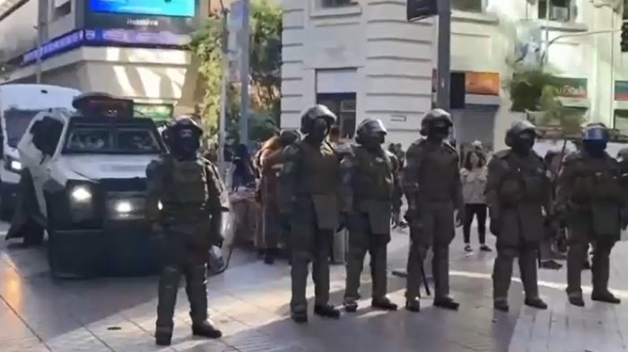 Operativo contra el comercio ambulante en Paseo Ahumada: Se incautó mercancía y 5 personas fueron detenidas