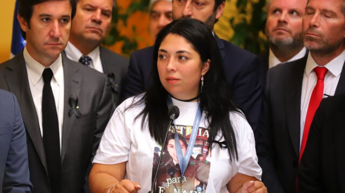 Dahianna Pereira, viuda del cabo Naín, por aprobación de Ley Naín-Retamal: 