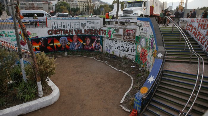 Con memorial por 18-O: Iniciaron trabajos para reabrir acceso principal de Metro Baquedano