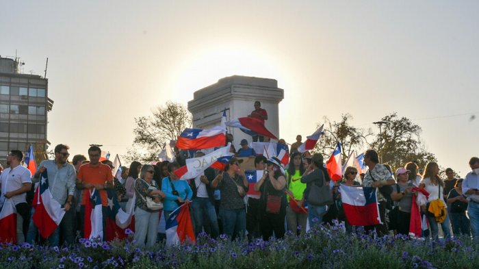 Tras homicidio de cabo Daniel Palma: Realizan manifestación en Baquedano en apoyo a Carabineros