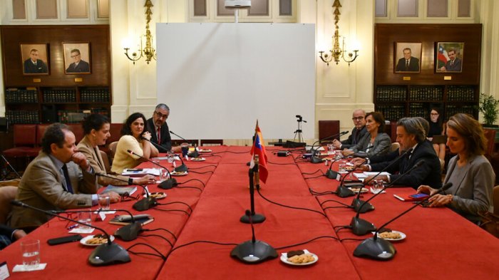 Comisión Experta reabre el debate por sistema de salud en nueva Constitución: ¿Cuáles son las propuestas?