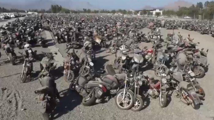 Cementerios de vehículos: ¿A dónde van a parar las motocicletas incautadas?