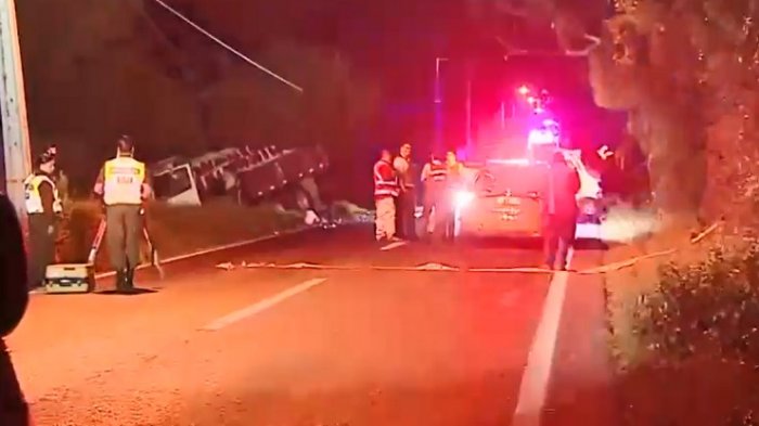 Fatal accidente en Talagante: Madre e hijo murieron tras choque de auto con camión