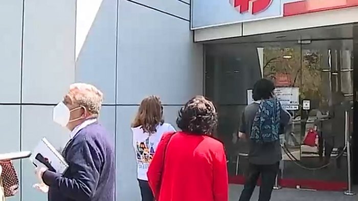 Padece parálisis cerebral: Padre acusa que isapre discriminó a su hija en venta de bonos