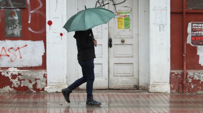 Se viene la primera del año: Anuncian lluvia para esta semana en la Región Metropolitana