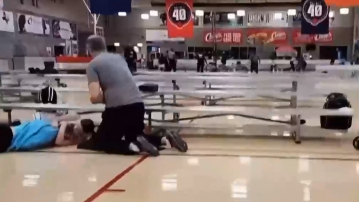 Alerta por tiroteo genera caos en medio de partido de básquetbol en colegio de Estados Unidos