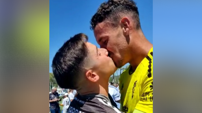 Agradeció a su pareja: Futbolista español celebró el ascenso de su equipo haciendo pública su homosexualidad
