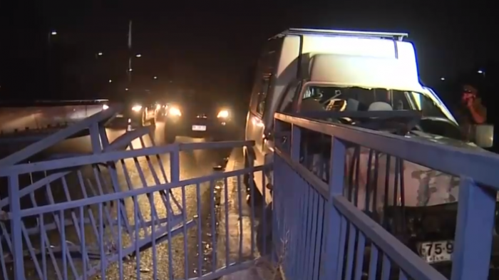 Pareja de adultos mayores chocó en Estación Central: Uno falleció y otro se encuentra en riesgo vital