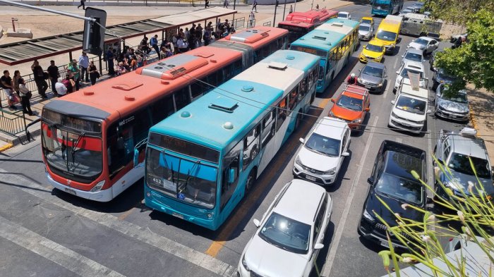 Comenzó la restricción vehicular en Santiago: Consulta acá los días en que puedes circular con tu automóvil