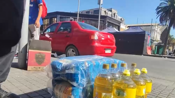 Tras masivo arribo de chilenos a Argentina: Trasandinos llegaron a Barrio Meiggs para vender mercadería